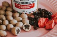 Czekołaki Rodzynki w białej czekoladzie z truskawką 100g